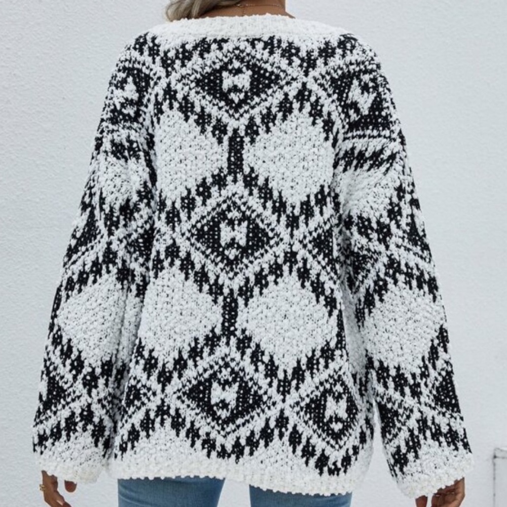 Boho V neck popcorn sweater top - Picture 5 of 9